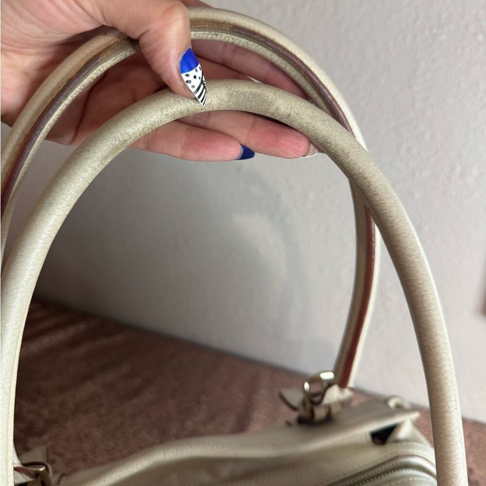 KATE SPADE 🤍 Creamy Leather White Shoulder Bag, Interior Polka Dots (Preloved) - Picture 11 of 17